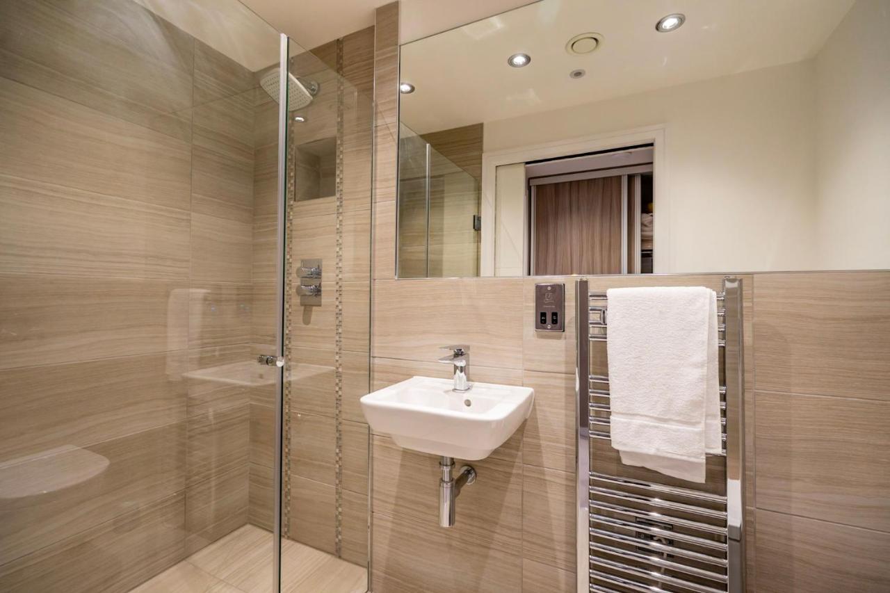 48 Cocoa Suites York Eksteriør billede